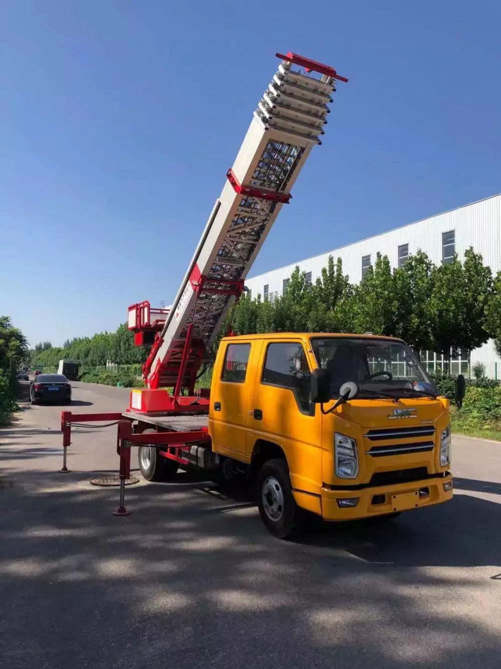 昌化镇附近的云梯车出租服务：轻松解决高空作业需求