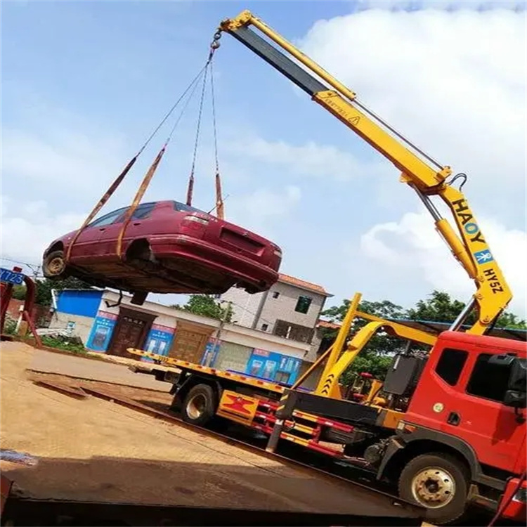 昌化镇吊车吊汽车的正确方法